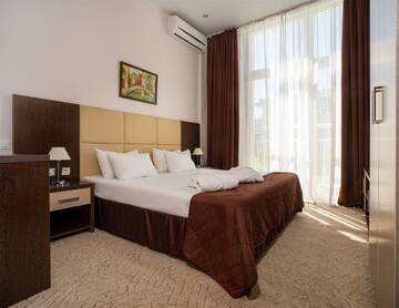 Фото номера Апартаменты-Модерн двухкомнатные (Two-room Modern Apartment) Гостиница Бархатные Сезоны Екатерининский Квартал г. Адлер 2