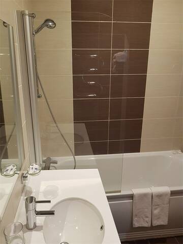 Фото номера Апартаменты-Модерн двухкомнатные (Two-room Modern Apartment) Гостиница Бархатные Сезоны Екатерининский Квартал г. Адлер 15