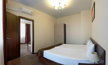 Фото номера Стандарт 2-комнатный (Two-room Standard) Гостиница Бархатные Сезоны Екатерининский Квартал г. Адлер 4