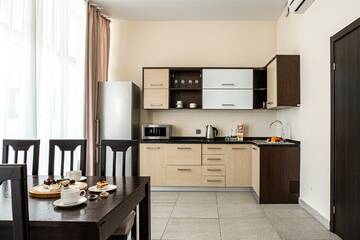 Фото номера Апартаменты-Модерн двухкомнатные (Two-room Modern Apartment) Гостиница Бархатные Сезоны Екатерининский Квартал г. Адлер 7