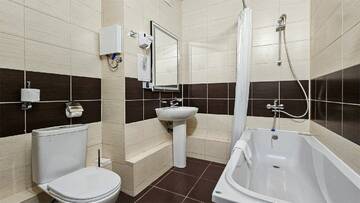 Фото номера Стандарт Комфорт 2-местный (Standard Comfort Twin/Double) Гостиница Бархатные Сезоны Екатерининский Квартал г. Адлер 8