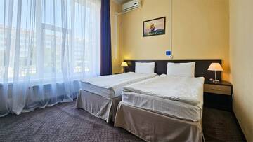Фото номера Стандарт 2 - местный для маломобильных гостей (Handicapted room twin beds) Гостиница Бархатные Сезоны Екатерининский Квартал г. Адлер 2