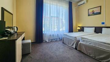 Фото номера Стандарт 2 - местный для маломобильных гостей (Handicapted room twin beds) Гостиница Бархатные Сезоны Екатерининский Квартал г. Адлер 3