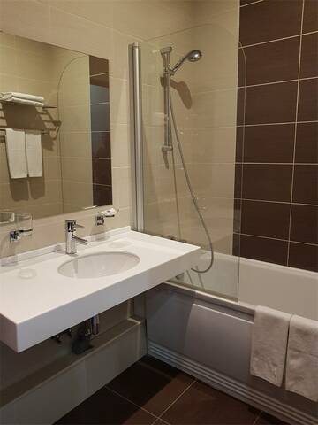 Фото номера Апартаменты-Модерн двухкомнатные (Two-room Modern Apartment) Гостиница Бархатные Сезоны Екатерининский Квартал г. Адлер 16