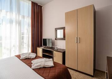 Фото номера Апартаменты-Модерн двухкомнатные (Two-room Modern Apartment) Гостиница Бархатные Сезоны Екатерининский Квартал г. Адлер 3