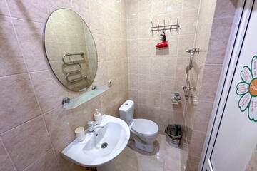 Фото номера Трехместный Комфорт с балконом Гостевой дом Galla Hotel г. Адлер 11