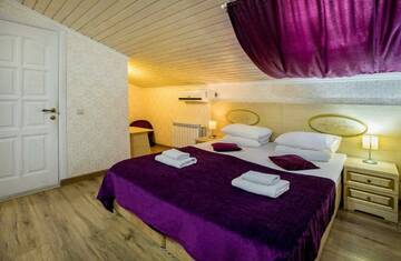 Фото номера 2-местный номер стандарт (мансарда) Гостевой дом Galla Hotel г. Адлер 2