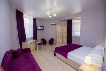 Фото номера Трехместный Комфорт с балконом Гостевой дом Galla Hotel г. Адлер 2