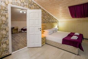 Фото номера 2-комнатные апартаменты стандарт (мансарда) Гостевой дом Galla Hotel г. Адлер 9