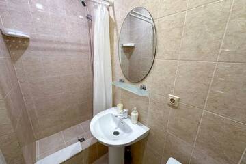 Фото номера Трехместный Комфорт с балконом Гостевой дом Galla Hotel г. Адлер 12