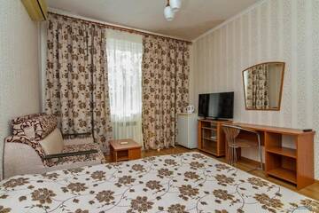 Фото номера Стандартный двухместный номер с 1 кроватью или 2 отдельными кроватями и балконом Гостиница Рэд Хаус г. Адлер 24