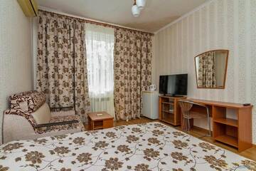 Фото номера Стандартный двухместный номер с 1 кроватью или 2 отдельными кроватями и балконом Гостиница Рэд Хаус г. Адлер 6