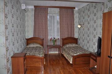 Фото номера Классический трехместный номер Гостиница Экипаж г. Адлер 2