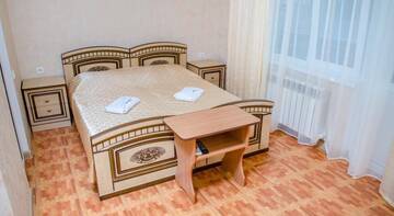 Фото номера Стандартный трехместный номер Гостиница Гостевой Дом Светлана г. Адлер 7