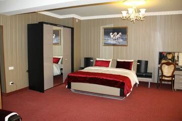 Фото номера Номер люкс с 1 двуспальной кроватью Гостевой дом ANI Guest House г. Адлер 2
