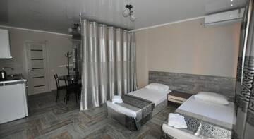 Фото номера Улучшенный номер - студио Гостиница Color Olympics Guest House г. Адлер 9