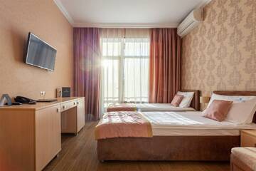 Фото номера Стандарт с балконом Гостиница Грейс Кристалл Отель г. Адлер 14