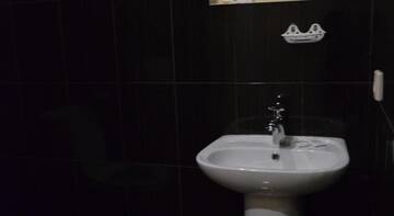 Фото номера Улучшенный трехместный номер Гостиница Империя г. Адлер 2