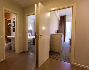 Фото номера Семейный номер Гостиница «Bridge Family Resort 3*» г. Адлер 5