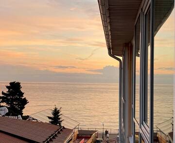 Фото номера Трехместный номер с балконом и боковым видом на море Гостиница Admiral Olympic Beach Sochi г. Адлер 3