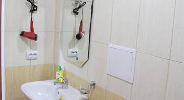 Фото номера Стандартный двухместный номер с 1 кроватью или 2 отдельными кроватями Гостиница «Алые Паруса» г. Адлер 3
