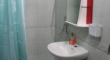 Фото номера Стандартный двухместный номер с 1 кроватью или 2 отдельными кроватями Гостевой дом Нартон г. Адлер 8
