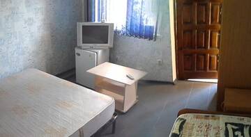 Фото номера Стандартный трехместный номер Гостиница Guest House Na Norodnoy г. Адлер 2
