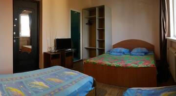 Фото номера Четырехместный номер Делюкс Гостиница Guest House Na Norodnoy г. Адлер 3