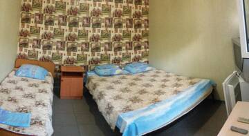 Фото номера Трехместный номер с общей ванной комнатой Гостиница Guest House Na Norodnoy г. Адлер 3