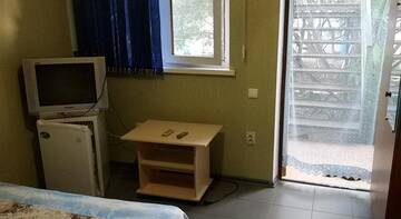 Фото номера Трехместный номер с общей ванной комнатой Гостиница Guest House Na Norodnoy г. Адлер 4