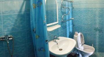 Фото номера Четырехместный номер Делюкс Гостиница Guest House Na Norodnoy г. Адлер 6