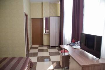 Фото номера Двухместный номер Делюкс с 1 кроватью и балконом, вид на море Гостиница Фестиваль г. Адлер 6