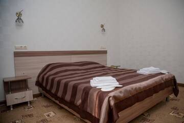 Фото номера Двухместный номер Делюкс с 1 кроватью и балконом, вид на море Гостиница Фестиваль г. Адлер 3