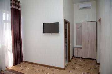 Фото номера Двухместный номер Делюкс с 1 кроватью и балконом, вид на море Гостиница Фестиваль г. Адлер 5