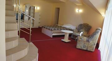 Фото номера Улучшенный номер с 2 кроватями размера &quot;queen-size&quot; Гостевой дом Atlantida Hotel г. Адлер 4