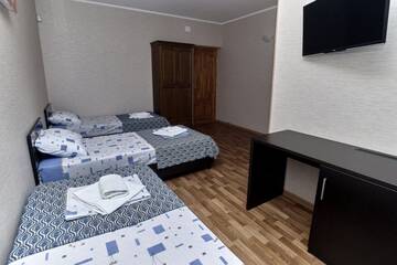 Фото номера Стандартный трехместный номер Гостевой дом Guesthouse Zvezda г. Адлер 4
