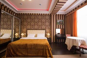 Фото номера Семейный номер с балконом Гостиница ML Hotel г. Адлер 2