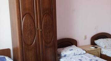 Фото номера Четырехместный номер с ванной комнатой Гостевой дом Замок на Жемчужной г. Адлер 4