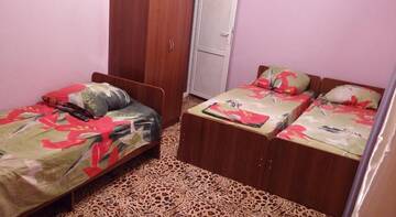 Фото номера Трехместный номер с основными удобствами Гостевой дом Замок на Жемчужной г. Адлер 2
