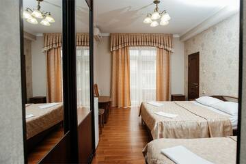 Фото номера Трехместный Семейный Стандарт Гостиница Надежда г. Адлер 2