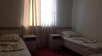 Фото номера Двухместный номер эконом-класса с 2 отдельными кроватями и общей ванной комнатой Гостевой дом Лео-Регул г. Адлер 8