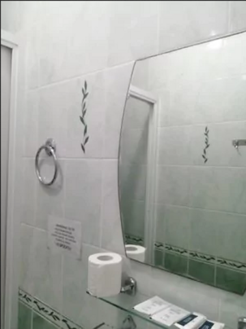 Фото номера 2-местная комната стандарт с балконом Гостиница Уют  г. Адлер 5