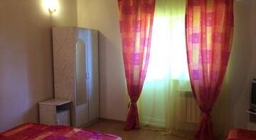 Фото номера Трехместный номер с балконом Гостиница Alexandra Guest House г. Адлер 4