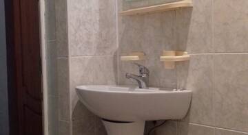 Фото номера Трехместный номер с балконом Гостиница Maria Guest House г. Адлер 2