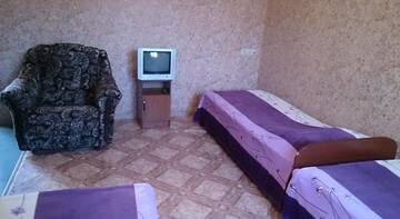 Фото номера Трехместный номер с общей ванной комнатой Гостиница Фиалка г. Адлер 2