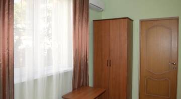 Фото номера Трехместный номер с основными удобствами Гостиница Guest House V Olimpiyskoy Derevne г. Адлер 8