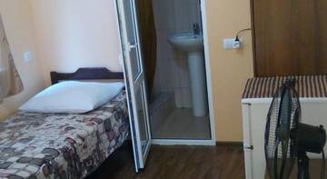 Фото номера Улучшенный трехместный номер Гостиница Dikovinka-Sochi Guest House г. Адлер 3