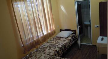 Фото номера Улучшенный трехместный номер Гостиница Dikovinka-Sochi Guest House г. Адлер 2