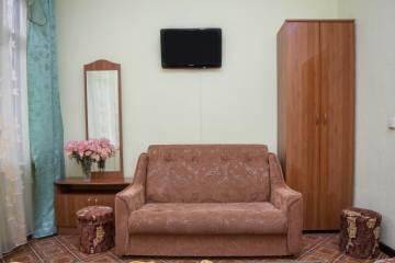 Фото номера Четырехместный номер &quot;Комфорт&quot; Гостиница Guest House Kristina г. Адлер 7