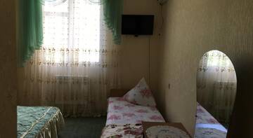 Фото номера Трехместный номер  Гостиница Guest House u Kati г. Адлер 2